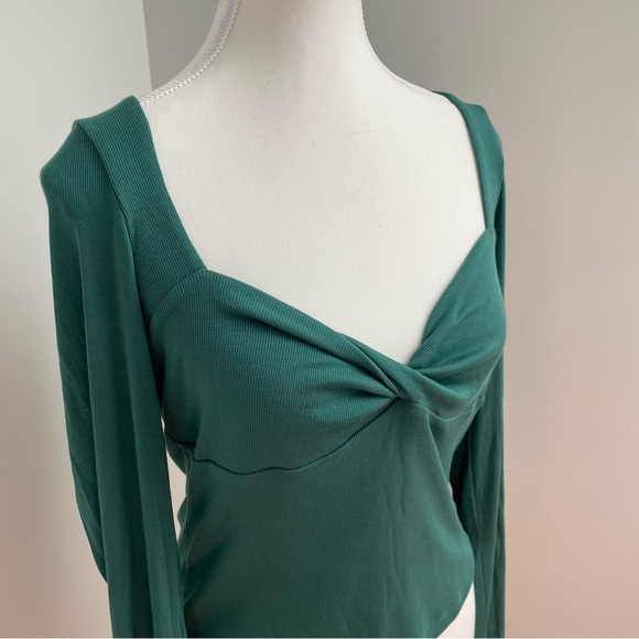 Aritzia Sunday Best Lula Longsleeve Top Ribbed Sweetheart Neckline Green Size L - Picture 2 of 6